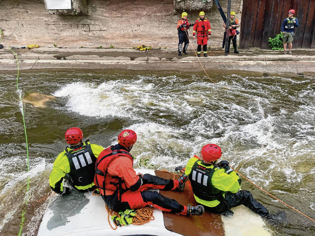 Greenfield firefighters travel north to learn swift-water rescue skills -  The Daily Reporter - Greenfield Indiana